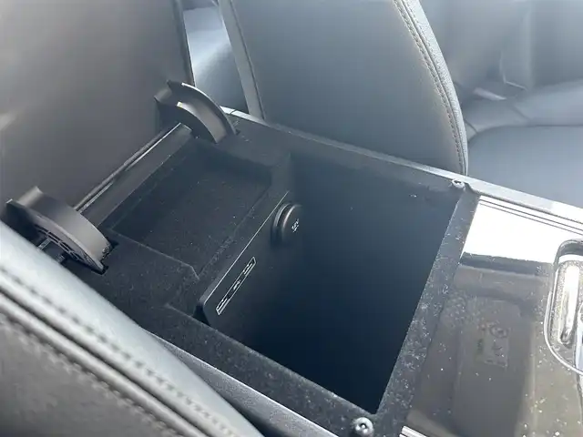 ジャガー Ｆペース ピュア 福岡県 2018(平30)年 5万km フジホワイト ＭＥＲＩＤＩＡＮ　/黒革シート/シートヒーター　/純正ナビ/フルセグTV/全方位カメラ　/Ｂｌｕｅｔｏｏｔｈ　/ＬＥＤヘッドライト/オートハイビーム/パワーバックドア　/前後ドライブレコーダー/純正１９インチアルミホイール　/ＥＴＣ