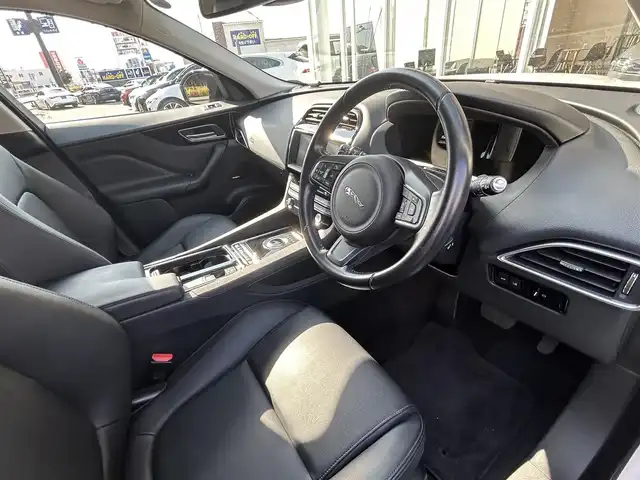 ジャガー Ｆペース ピュア 福岡県 2018(平30)年 5万km フジホワイト ＭＥＲＩＤＩＡＮ　/黒革シート/シートヒーター　/純正ナビ/フルセグTV/全方位カメラ　/Ｂｌｕｅｔｏｏｔｈ　/ＬＥＤヘッドライト/オートハイビーム/パワーバックドア　/前後ドライブレコーダー/純正１９インチアルミホイール　/ＥＴＣ