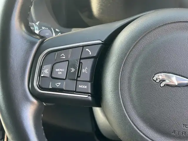 ジャガー Ｆペース ピュア 福岡県 2018(平30)年 5万km フジホワイト ＭＥＲＩＤＩＡＮ　/黒革シート/シートヒーター　/純正ナビ/フルセグTV/全方位カメラ　/Ｂｌｕｅｔｏｏｔｈ　/ＬＥＤヘッドライト/オートハイビーム/パワーバックドア　/前後ドライブレコーダー/純正１９インチアルミホイール　/ＥＴＣ