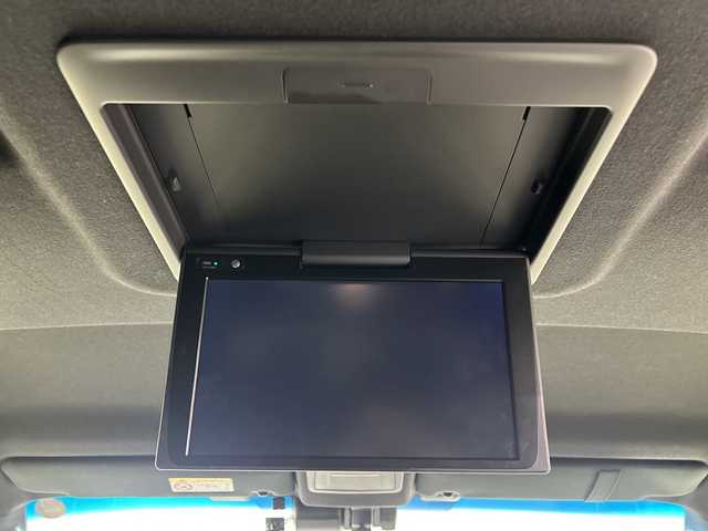 トヨタ グランエース プレミアム 佐賀県 2020(令2)年 4万km ブラック 純正8インチディスプレイオーディオ/フルセグTV/Miracast/Bluetooth/全方位カメラ/純正12．１インチフリップダウンモニター/衝突被害軽減システム/レーダークルーズコントロール/レーンアシスト/ブラインドスポットモニター/パーキングサポートブレーキ/ロードサインアシスト/後退時交差車両検知警報/先行車発進告知機能/横滑り防止装置/オートライト/オートマチックハイビーム/LEDヘッドライト/LEDフォグライト/オートワイパー/前後ドライブレコーダー/ビルトインETC/両側パワースライドドア/デジタルインナールームミラー/レーザーシート/運転席・助手席パワーシート/全席シートヒーター/ISOFIX対応/純正17インチアルミホイール/純正フロアマット/純正ドアバイザー/後席サンシェード/ステアリングスイッチ