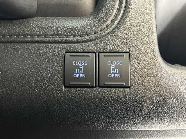 トヨタ グランエース プレミアム 佐賀県 2020(令2)年 4万km ブラック 純正8インチディスプレイオーディオ/フルセグTV/Miracast/Bluetooth/全方位カメラ/純正12．１インチフリップダウンモニター/衝突被害軽減システム/レーダークルーズコントロール/レーンアシスト/ブラインドスポットモニター/パーキングサポートブレーキ/ロードサインアシスト/後退時交差車両検知警報/先行車発進告知機能/横滑り防止装置/オートライト/オートマチックハイビーム/LEDヘッドライト/LEDフォグライト/オートワイパー/前後ドライブレコーダー/ビルトインETC/両側パワースライドドア/デジタルインナールームミラー/レーザーシート/運転席・助手席パワーシート/全席シートヒーター/ISOFIX対応/純正17インチアルミホイール/純正フロアマット/純正ドアバイザー/後席サンシェード/ステアリングスイッチ