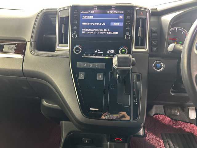 トヨタ グランエース プレミアム 佐賀県 2020(令2)年 4万km ブラック 純正8インチディスプレイオーディオ/フルセグTV/Miracast/Bluetooth/全方位カメラ/純正12．１インチフリップダウンモニター/衝突被害軽減システム/レーダークルーズコントロール/レーンアシスト/ブラインドスポットモニター/パーキングサポートブレーキ/ロードサインアシスト/後退時交差車両検知警報/先行車発進告知機能/横滑り防止装置/オートライト/オートマチックハイビーム/LEDヘッドライト/LEDフォグライト/オートワイパー/前後ドライブレコーダー/ビルトインETC/両側パワースライドドア/デジタルインナールームミラー/レーザーシート/運転席・助手席パワーシート/全席シートヒーター/ISOFIX対応/純正17インチアルミホイール/純正フロアマット/純正ドアバイザー/後席サンシェード/ステアリングスイッチ