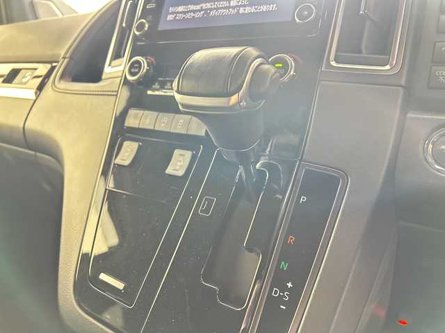 トヨタ グランエース プレミアム 佐賀県 2020(令2)年 4万km ブラック 純正8インチディスプレイオーディオ/フルセグTV/Miracast/Bluetooth/全方位カメラ/純正12．１インチフリップダウンモニター/衝突被害軽減システム/レーダークルーズコントロール/レーンアシスト/ブラインドスポットモニター/パーキングサポートブレーキ/ロードサインアシスト/後退時交差車両検知警報/先行車発進告知機能/横滑り防止装置/オートライト/オートマチックハイビーム/LEDヘッドライト/LEDフォグライト/オートワイパー/前後ドライブレコーダー/ビルトインETC/両側パワースライドドア/デジタルインナールームミラー/レーザーシート/運転席・助手席パワーシート/全席シートヒーター/ISOFIX対応/純正17インチアルミホイール/純正フロアマット/純正ドアバイザー/後席サンシェード/ステアリングスイッチ