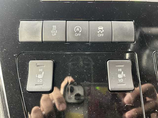 トヨタ グランエース プレミアム 佐賀県 2020(令2)年 4万km ブラック 純正8インチディスプレイオーディオ/フルセグTV/Miracast/Bluetooth/全方位カメラ/純正12．１インチフリップダウンモニター/衝突被害軽減システム/レーダークルーズコントロール/レーンアシスト/ブラインドスポットモニター/パーキングサポートブレーキ/ロードサインアシスト/後退時交差車両検知警報/先行車発進告知機能/横滑り防止装置/オートライト/オートマチックハイビーム/LEDヘッドライト/LEDフォグライト/オートワイパー/前後ドライブレコーダー/ビルトインETC/両側パワースライドドア/デジタルインナールームミラー/レーザーシート/運転席・助手席パワーシート/全席シートヒーター/ISOFIX対応/純正17インチアルミホイール/純正フロアマット/純正ドアバイザー/後席サンシェード/ステアリングスイッチ