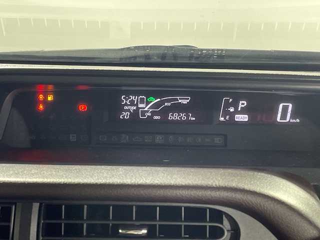 トヨタ アクア 沖縄県 2015(平27)年 6.9万km シルバーM 県外仕入れ/禁煙車/純正ナビ（NSZT-W64）/・ＣＤ／ＤＶＤ/・Ｂｌｕｅｔｏｏｔｈ/・フルセグＴＶ/バックカメラ/ETC/レーンディパーチャーアラート/プリクラクションセーフティ/オートマチックハイビーム/フォグライト