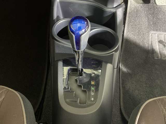 トヨタ アクア 沖縄県 2015(平27)年 6.9万km シルバーM 県外仕入れ/禁煙車/純正ナビ（NSZT-W64）/・ＣＤ／ＤＶＤ/・Ｂｌｕｅｔｏｏｔｈ/・フルセグＴＶ/バックカメラ/ETC/レーンディパーチャーアラート/プリクラクションセーフティ/オートマチックハイビーム/フォグライト