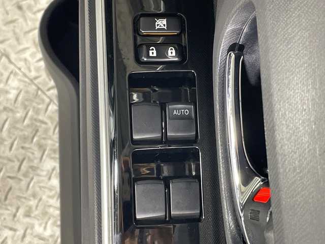 トヨタ アクア 沖縄県 2015(平27)年 6.9万km シルバーM 県外仕入れ/禁煙車/純正ナビ（NSZT-W64）/・ＣＤ／ＤＶＤ/・Ｂｌｕｅｔｏｏｔｈ/・フルセグＴＶ/バックカメラ/ETC/レーンディパーチャーアラート/プリクラクションセーフティ/オートマチックハイビーム/フォグライト