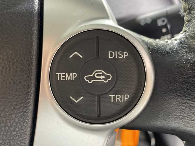 トヨタ アクア 沖縄県 2015(平27)年 6.9万km シルバーM 県外仕入れ/禁煙車/純正ナビ（NSZT-W64）/・ＣＤ／ＤＶＤ/・Ｂｌｕｅｔｏｏｔｈ/・フルセグＴＶ/バックカメラ/ETC/レーンディパーチャーアラート/プリクラクションセーフティ/オートマチックハイビーム/フォグライト