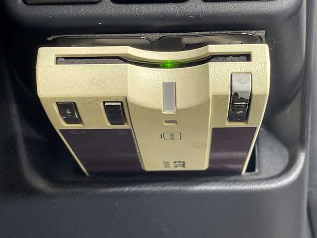 トヨタ アクア 沖縄県 2015(平27)年 6.9万km シルバーM 県外仕入れ/禁煙車/純正ナビ（NSZT-W64）/・ＣＤ／ＤＶＤ/・Ｂｌｕｅｔｏｏｔｈ/・フルセグＴＶ/バックカメラ/ETC/レーンディパーチャーアラート/プリクラクションセーフティ/オートマチックハイビーム/フォグライト