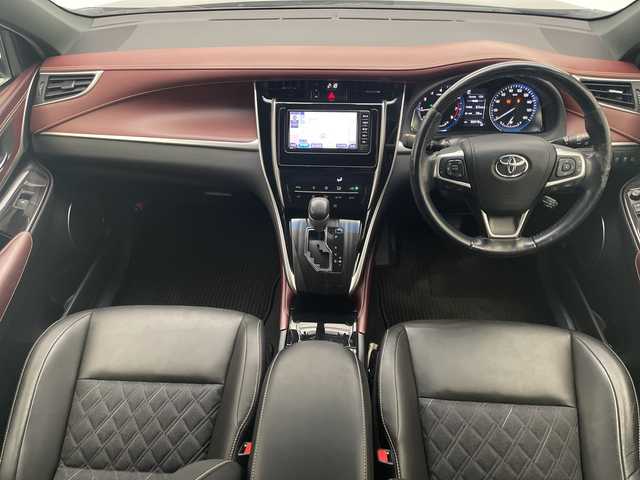 トヨタ ハリアー プレミアム 宮崎県 2017(平29)年 6.1万km ブラック ワンオーナー/後期型/Toyota Safety Sense P/〇プリクラッシュセーフティ/〇レーンディパーチャーアラート/〇オートマチックハイビーム/〇レーダークルーズコントロール/〇オートマチックハイビーム/〇クリアランスソナー/純正7インチSDナビ/ワンセグTV/CD/Bluetooth/バックカメラ/ハーフレザーシート/パワーシート/パワーバックドア/LEDヘッドライト/純正18インチAW/アイドリングストップ/ビルトインETC/純正ドライブレコーダー（DRD-H66)/カードキー/保証書/取扱説明書