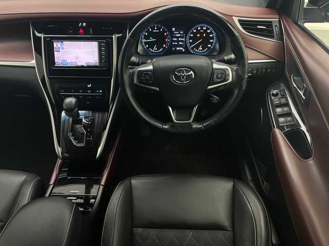 トヨタ ハリアー プレミアム 宮崎県 2017(平29)年 6.1万km ブラック ワンオーナー/後期型/Toyota Safety Sense P/〇プリクラッシュセーフティ/〇レーンディパーチャーアラート/〇オートマチックハイビーム/〇レーダークルーズコントロール/〇オートマチックハイビーム/〇クリアランスソナー/純正7インチSDナビ/ワンセグTV/CD/Bluetooth/バックカメラ/ハーフレザーシート/パワーシート/パワーバックドア/LEDヘッドライト/純正18インチAW/アイドリングストップ/ビルトインETC/純正ドライブレコーダー（DRD-H66)/カードキー/保証書/取扱説明書