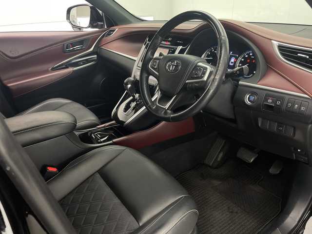 トヨタ ハリアー プレミアム 宮崎県 2017(平29)年 6.1万km ブラック ワンオーナー/後期型/Toyota Safety Sense P/〇プリクラッシュセーフティ/〇レーンディパーチャーアラート/〇オートマチックハイビーム/〇レーダークルーズコントロール/〇オートマチックハイビーム/〇クリアランスソナー/純正7インチSDナビ/ワンセグTV/CD/Bluetooth/バックカメラ/ハーフレザーシート/パワーシート/パワーバックドア/LEDヘッドライト/純正18インチAW/アイドリングストップ/ビルトインETC/純正ドライブレコーダー（DRD-H66)/カードキー/保証書/取扱説明書