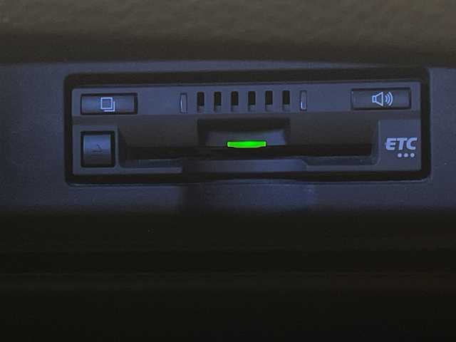 トヨタ ハリアー プレミアム 宮崎県 2017(平29)年 6.1万km ブラック ワンオーナー/後期型/Toyota Safety Sense P/〇プリクラッシュセーフティ/〇レーンディパーチャーアラート/〇オートマチックハイビーム/〇レーダークルーズコントロール/〇オートマチックハイビーム/〇クリアランスソナー/純正7インチSDナビ/ワンセグTV/CD/Bluetooth/バックカメラ/ハーフレザーシート/パワーシート/パワーバックドア/LEDヘッドライト/純正18インチAW/アイドリングストップ/ビルトインETC/純正ドライブレコーダー（DRD-H66)/カードキー/保証書/取扱説明書