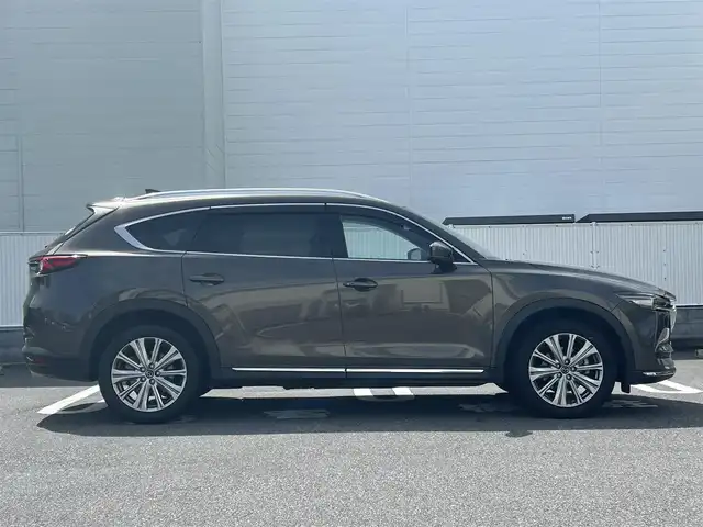 マツダ ＣＸ－８ XD エクスクルーシブモード 群馬県 2022(令4)年 4万km チタニウムフラッシュマイカ サンルーフ/純正SDナビ（AM・FM/BT/フルセグTV）/全方位モニター/バックカメラ/BOSEプレミアムサウンド/ドライブレコーダー付ルームミラー/電子パーキングブレーキ/追従クルーズコントロール/アイドリングストップ/車線逸脱防止機能/ステアリングスイッチ/ステアリングヒーター/レザーシート/パワーシート（D/N・セカンドシート）/シートヒーター（D/N・セカンドシート）/エアーシート（D/N・セカンドシート）/純正フロアマット/電格ミラー/オートライト/LEDヘッドライト/オートワイパー/コーナーセンサー/プッシュスタート/スマートキー/取扱説明書/保証書