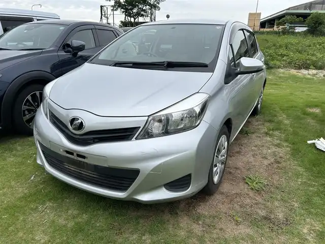 トヨタ ヴィッツ U 茨城県 2012(平24)年 4.8万km シルバーM プッシュスタート/スマートキー/オートライト/純正フロアマット/オートエアコン