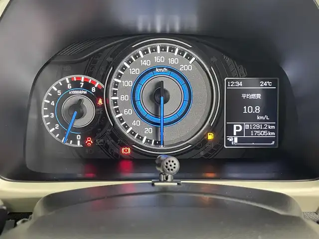 スズキ クロスビー HYBRID MZ 埼玉県 2019(平31)年 1.8万km ミネラルグレーメタリック 3トーンコーディネート デュアルセンサーブレーキサポート/社外8インチメモリナビ(型式：AVIC-RL901II)/CD/DVD/Bluetooth/フルセグ/全方位モニター/9インチアーム取付型リアモニター/クルーズコントロール/前後ドライブレコーダー/純正16インチAW/純正フロアマット/プッシュスタート/スマートキー