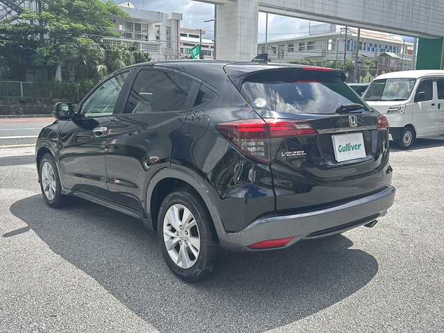 ホンダ ヴェゼル ハイブリッド X ホンダセンシング 沖縄県 2019(令1)年 6.8万km クリスタルブラックパール ナビ　/（ＡＭ／ＦＭ／ＣＤ／ＤＶＤ／ＢＴ）　/バックモニター　/衝突軽減　/クルーズコントロール　/ＥＴＣ　/純正フロアマット　/レーンキープアシスト　/純正１６ＡＷ　/ＬＥＤヘッドライト　/オートライト　/ＵＳＢ入力端子/スマートキー/横滑り防止
