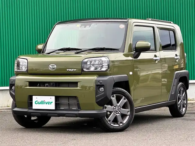 ダイハツ タフト G ターボ 宮城県 2023(令5)年 1.1万km フォレストカーキメタリック 9インチスマホ連携ディスプレイオーディオ/・地デジTV/・AppleCarPlay/AndroidAuto/・HDMIソケット/パノラマモニター/＝＝＝/スカイフィールトップ/ルーフレール/スマートアシスト/・衝突警報機能/・衝突回避支援ブレーキ/・ブレーキ制御機能付誤発進抑制機能/・車線逸脱抑制制御機能/・車線逸脱警報機能/・路側逸脱警報機能/・先行車発進お知らせ機能/・アダプティブドライビングビーム/・全車速追従機能付アダプティブクルーズコントロール/・ふらつき警報/・標識認識機能/・レーンキープコントロール/・コーナーセンサー/ビルトインETC/ドライブレコーダー/シートヒーター/シートカバー/革巻きステアリング/ステアリングスイッチ/電動パーキングブレーキ/ブレーキホールド/LEDヘッドランプ/フォグランプ/オートライト/スマートキー＆プッシュスタート/電動格納ミラー/純正15インチAW/純正フロアマット/W/サイド/カーテンエアバッグ
