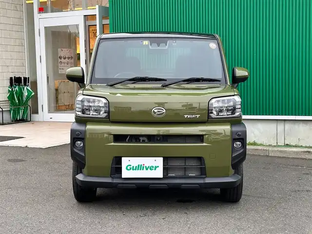 ダイハツ タフト G ターボ 宮城県 2023(令5)年 1.1万km フォレストカーキメタリック 9インチスマホ連携ディスプレイオーディオ/・地デジTV/・AppleCarPlay/AndroidAuto/・HDMIソケット/パノラマモニター/＝＝＝/スカイフィールトップ/ルーフレール/スマートアシスト/・衝突警報機能/・衝突回避支援ブレーキ/・ブレーキ制御機能付誤発進抑制機能/・車線逸脱抑制制御機能/・車線逸脱警報機能/・路側逸脱警報機能/・先行車発進お知らせ機能/・アダプティブドライビングビーム/・全車速追従機能付アダプティブクルーズコントロール/・ふらつき警報/・標識認識機能/・レーンキープコントロール/・コーナーセンサー/ビルトインETC/ドライブレコーダー/シートヒーター/シートカバー/革巻きステアリング/ステアリングスイッチ/電動パーキングブレーキ/ブレーキホールド/LEDヘッドランプ/フォグランプ/オートライト/スマートキー＆プッシュスタート/電動格納ミラー/純正15インチAW/純正フロアマット/W/サイド/カーテンエアバッグ