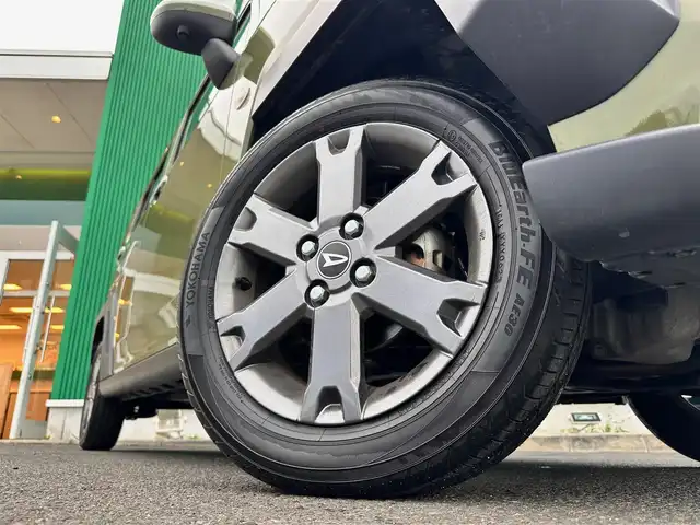 ダイハツ タフト G ターボ 宮城県 2023(令5)年 1.1万km フォレストカーキメタリック 9インチスマホ連携ディスプレイオーディオ/・地デジTV/・AppleCarPlay/AndroidAuto/・HDMIソケット/パノラマモニター/＝＝＝/スカイフィールトップ/ルーフレール/スマートアシスト/・衝突警報機能/・衝突回避支援ブレーキ/・ブレーキ制御機能付誤発進抑制機能/・車線逸脱抑制制御機能/・車線逸脱警報機能/・路側逸脱警報機能/・先行車発進お知らせ機能/・アダプティブドライビングビーム/・全車速追従機能付アダプティブクルーズコントロール/・ふらつき警報/・標識認識機能/・レーンキープコントロール/・コーナーセンサー/ビルトインETC/ドライブレコーダー/シートヒーター/シートカバー/革巻きステアリング/ステアリングスイッチ/電動パーキングブレーキ/ブレーキホールド/LEDヘッドランプ/フォグランプ/オートライト/スマートキー＆プッシュスタート/電動格納ミラー/純正15インチAW/純正フロアマット/W/サイド/カーテンエアバッグ