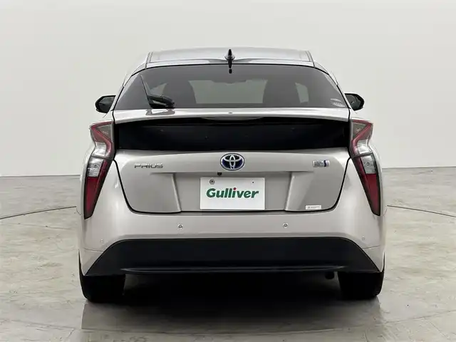 トヨタ プリウス Sセーフティプラス ツートーン 福岡県 2018(平30)年 2.8万km ベージュⅡ 純正９型ナビ（フルセグＴＶ）　/バックカメラ　/レーダークルーズコントロール　/コーナーセンサー　/衝突軽減ブレーキ　/レーンキープ　/アクセル踏み間違い防止　/アドバンストパーク　/前方ドラレコ　/純正１７インチＡＷ