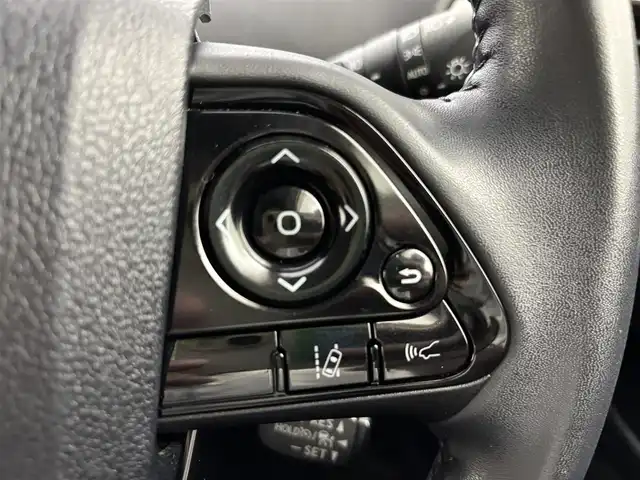 トヨタ プリウス Sセーフティプラス ツートーン 福岡県 2018(平30)年 2.8万km ベージュⅡ 純正９型ナビ（フルセグＴＶ）　/バックカメラ　/レーダークルーズコントロール　/コーナーセンサー　/衝突軽減ブレーキ　/レーンキープ　/アクセル踏み間違い防止　/アドバンストパーク　/前方ドラレコ　/純正１７インチＡＷ
