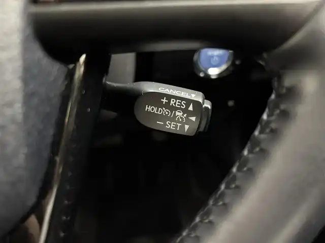 トヨタ プリウス Sセーフティプラス ツートーン 福岡県 2018(平30)年 2.8万km ベージュⅡ 純正９型ナビ（フルセグＴＶ）　/バックカメラ　/レーダークルーズコントロール　/コーナーセンサー　/衝突軽減ブレーキ　/レーンキープ　/アクセル踏み間違い防止　/アドバンストパーク　/前方ドラレコ　/純正１７インチＡＷ