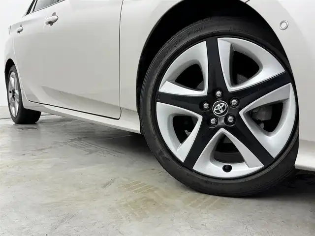 トヨタ プリウス Sセーフティプラス ツートーン 福岡県 2018(平30)年 2.8万km ベージュⅡ 純正９型ナビ（フルセグＴＶ）　/バックカメラ　/レーダークルーズコントロール　/コーナーセンサー　/衝突軽減ブレーキ　/レーンキープ　/アクセル踏み間違い防止　/アドバンストパーク　/前方ドラレコ　/純正１７インチＡＷ