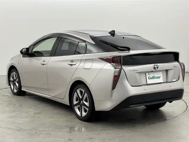 トヨタ プリウス Sセーフティプラス ツートーン 福岡県 2018(平30)年 2.8万km ベージュⅡ 純正９型ナビ（フルセグＴＶ）　/バックカメラ　/レーダークルーズコントロール　/コーナーセンサー　/衝突軽減ブレーキ　/レーンキープ　/アクセル踏み間違い防止　/アドバンストパーク　/前方ドラレコ　/純正１７インチＡＷ