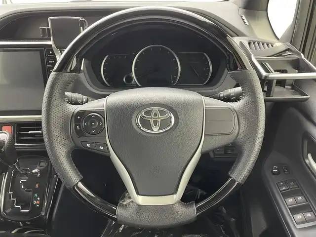 トヨタ ヴォクシー ZS 埼玉県 2014(平26)年 7.7万km ブラック モデリスタエアロ　ＡＬＰＡＩＮＥ１０型ナビ　ＡＬＰＩＮＥ１１．４型後席モニター　両側電動スライドドア　バックカメラ　ＡＲＫＬＩＮＥ１８インチホイール　ＥＴＣ　ドラレコ　ＭＴモード付　車載冷温庫