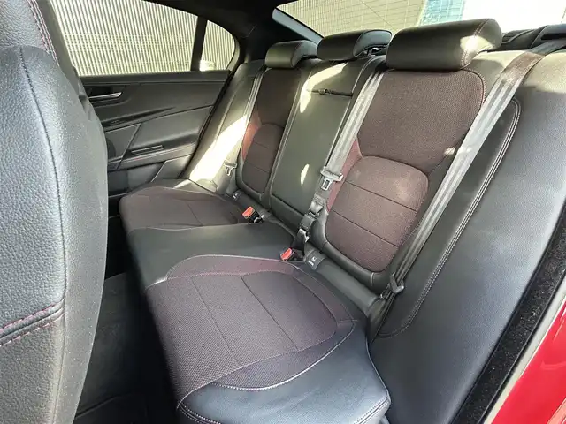 ジャガー ＸＥ XE R－スポーツ 長野県 2017(平29)年 5.8万km 赤 パノラマサンルーフ/ ハーフレザーシート/ 純正ナビTV/ バックカメラ/ MERIDIANサウンド/ ACC/ 衝突軽減B/ レーンディパチャーワーニング/ パワーシート/ヒーター/ スマートキー/ 純正19AW/ 前後パークディスタンスC