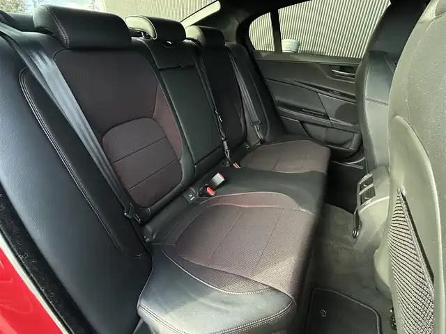 ジャガー ＸＥ XE R－スポーツ 長野県 2017(平29)年 5.8万km 赤 パノラマサンルーフ/ ハーフレザーシート/ 純正ナビTV/ バックカメラ/ MERIDIANサウンド/ ACC/ 衝突軽減B/ レーンディパチャーワーニング/ パワーシート/ヒーター/ スマートキー/ 純正19AW/ 前後パークディスタンスC