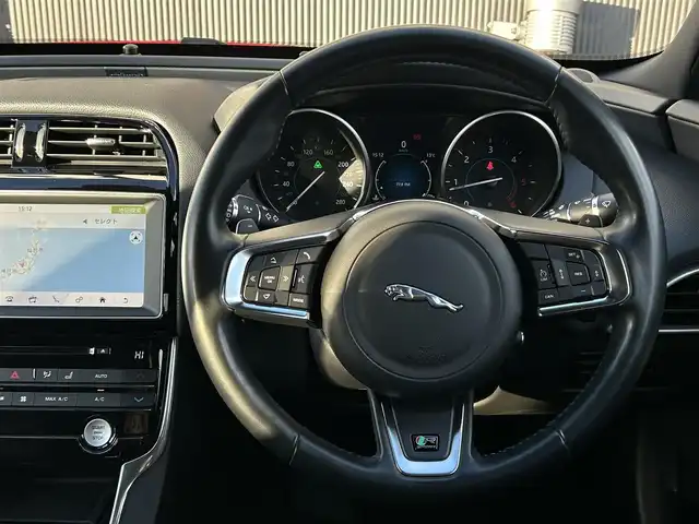 ジャガー ＸＥ XE R－スポーツ 長野県 2017(平29)年 5.8万km 赤 パノラマサンルーフ/ ハーフレザーシート/ 純正ナビTV/ バックカメラ/ MERIDIANサウンド/ ACC/ 衝突軽減B/ レーンディパチャーワーニング/ パワーシート/ヒーター/ スマートキー/ 純正19AW/ 前後パークディスタンスC
