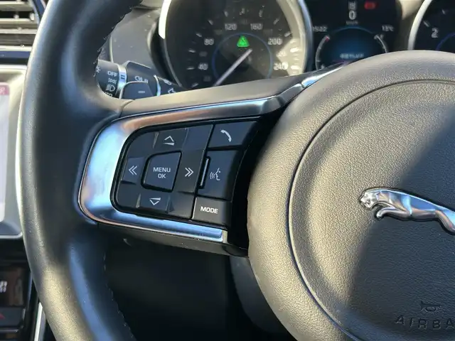 ジャガー ＸＥ XE R－スポーツ 長野県 2017(平29)年 5.8万km 赤 パノラマサンルーフ/ ハーフレザーシート/ 純正ナビTV/ バックカメラ/ MERIDIANサウンド/ ACC/ 衝突軽減B/ レーンディパチャーワーニング/ パワーシート/ヒーター/ スマートキー/ 純正19AW/ 前後パークディスタンスC