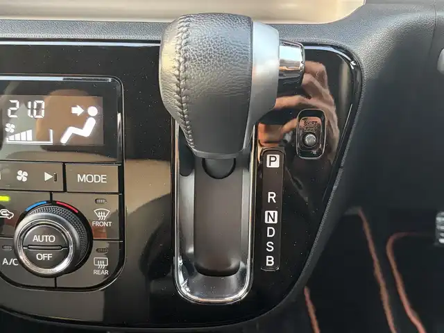 トヨタ パッソ モーダ　チャーム 兵庫県 2020(令2)年 2.8万km ピンクⅡ 純正SDナビ/フルセグ/Bluetooth/アラウンドビューモニター/シートヒーター/ビルトインETC/スマートアシスト/衝突軽減ブレーキ/純正AW/純正フロアマット/オートマチックハイビーム/革巻きステアリング/LEDヘッドライト/スイッチスタート/スマートキー