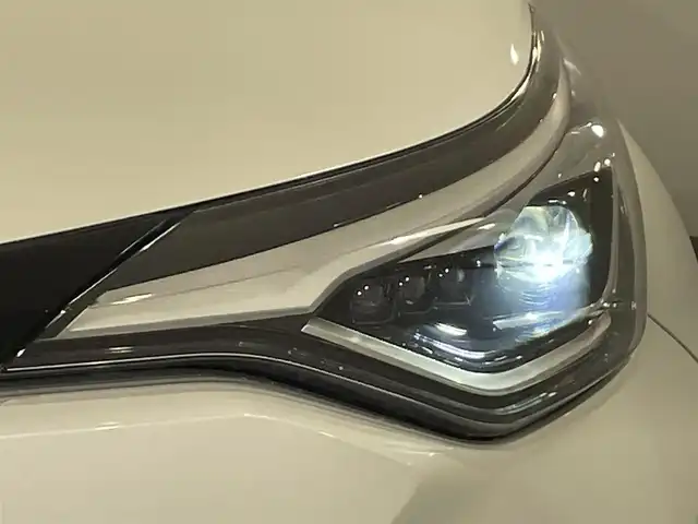 トヨタ Ｃ－ＨＲ G モード ネロ セーフティプラス 愛知県 2020(令2)年 8.4万km ホワイトパールクリスタルシャイン モデリスタエアロ F/S/R/純正DAナビ/全方位カメラ/純正ETC/シートヒーター/トヨタセーフティーセンス/アダクティブクルーズコントロール/衝突軽減ブレーキ/ブラインドスポットモニター/車線逸脱警報/標識検知機能/先行車発進お知らせ機能/LEDヘッドライト/フォグランプ/オートハイビーム/オートブレーキホールド/電子サイドブレーキ/スマートキー/プッシュスタート