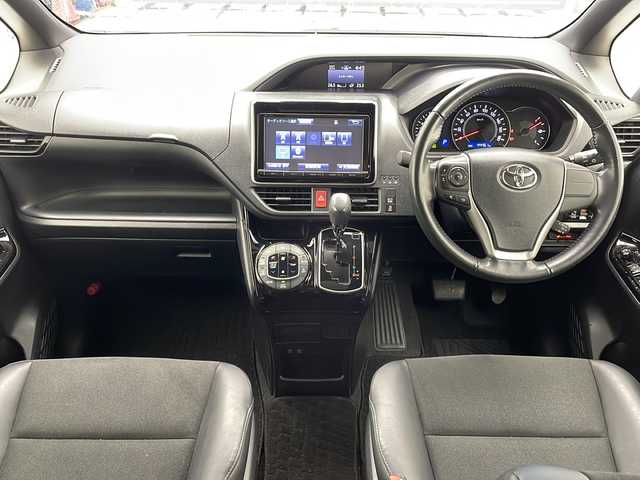 トヨタ ノア Si ダブルバイビー 沖縄県 2018(平30)年 4.5万km ホワイトパールクリスタルシャイン 純正9インチナビ(NSZT-Y64T)/（フルセグTV　DVD　Bluetooth接続）/バックカメラ/ETC/前後ドライブレコーダー/フリップダウンモニター/トヨタセーフティセンス/・衝突被害軽減ブレーキ (プリクラッシュセーフティ)																									/・ハンドル操作サポート (レーントレーシングアシスト)																																																		/・車線はみ出しアラート (レーンディパーチャーアラート)																									/・自動ハイビーム (オートマチックハイビーム)/クルーズコントロール																									/両側パワースライドドア/ハーフレザーシート/ステアリングスイッチ/スマートキー/スペアキー/プッシュスタート/サンシェード/ドアバイザー/純正フロアマット/純正16インチアルミホイール/電動格納ウインカーミラー/LEDヘッドライト/オートライト