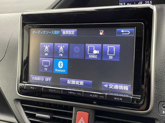 トヨタ ノア Si ダブルバイビー 沖縄県 2018(平30)年 4.5万km ホワイトパールクリスタルシャイン 純正9インチナビ(NSZT-Y64T)/（フルセグTV　DVD　Bluetooth接続）/バックカメラ/ETC/前後ドライブレコーダー/フリップダウンモニター/トヨタセーフティセンス/・衝突被害軽減ブレーキ (プリクラッシュセーフティ)																									/・ハンドル操作サポート (レーントレーシングアシスト)																																																		/・車線はみ出しアラート (レーンディパーチャーアラート)																									/・自動ハイビーム (オートマチックハイビーム)/クルーズコントロール																									/両側パワースライドドア/ハーフレザーシート/ステアリングスイッチ/スマートキー/スペアキー/プッシュスタート/サンシェード/ドアバイザー/純正フロアマット/純正16インチアルミホイール/電動格納ウインカーミラー/LEDヘッドライト/オートライト