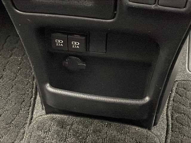 トヨタ ノア Si ダブルバイビー 沖縄県 2018(平30)年 4.5万km ホワイトパールクリスタルシャイン 純正9インチナビ(NSZT-Y64T)/（フルセグTV　DVD　Bluetooth接続）/バックカメラ/ETC/前後ドライブレコーダー/フリップダウンモニター/トヨタセーフティセンス/・衝突被害軽減ブレーキ (プリクラッシュセーフティ)																									/・ハンドル操作サポート (レーントレーシングアシスト)																																																		/・車線はみ出しアラート (レーンディパーチャーアラート)																									/・自動ハイビーム (オートマチックハイビーム)/クルーズコントロール																									/両側パワースライドドア/ハーフレザーシート/ステアリングスイッチ/スマートキー/スペアキー/プッシュスタート/サンシェード/ドアバイザー/純正フロアマット/純正16インチアルミホイール/電動格納ウインカーミラー/LEDヘッドライト/オートライト