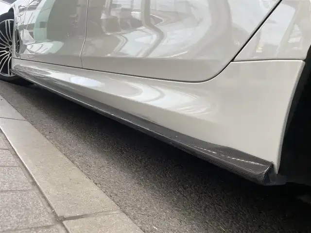 ＢＭＷ ５３０ｅ Mスポーツアイパフォーマンス 埼玉県 2018(平30)年 6.5万km アルピンホワイトⅢ /サンルーフ//純正HDDナビ//フルセグTV//全方位モニター//CD/DVD/Bluetooth//黒レザーシート//前2席パワーシート//前2席シートヒーター//アダプティブクルーズコントロール//ミラー一体型ETC//スマートキー×2//LEDヘッドライト/LEDフォグ//衝突軽減ブレーキ//車線逸脱警告//車線変更警告//W.サイド.カーテンエアバッグ//ABS/横滑り防止装置//ドライブレコーダー//スモークフィルム//純正19インチAW//車高調（KW)//各部カーボン仕様/(リヤスポ/サイドエアロ/ルーフ/Fグリル等)//新車時保証書//取扱説明書