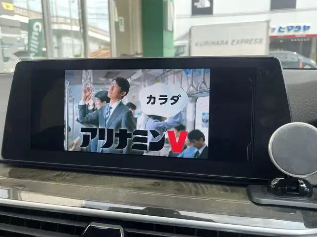 ＢＭＷ ５３０ｅ Mスポーツアイパフォーマンス 埼玉県 2018(平30)年 6.5万km アルピンホワイトⅢ /サンルーフ//純正HDDナビ//フルセグTV//全方位モニター//CD/DVD/Bluetooth//黒レザーシート//前2席パワーシート//前2席シートヒーター//アダプティブクルーズコントロール//ミラー一体型ETC//スマートキー×2//LEDヘッドライト/LEDフォグ//衝突軽減ブレーキ//車線逸脱警告//車線変更警告//W.サイド.カーテンエアバッグ//ABS/横滑り防止装置//ドライブレコーダー//スモークフィルム//純正19インチAW//車高調（KW)//各部カーボン仕様/(リヤスポ/サイドエアロ/ルーフ/Fグリル等)//新車時保証書//取扱説明書