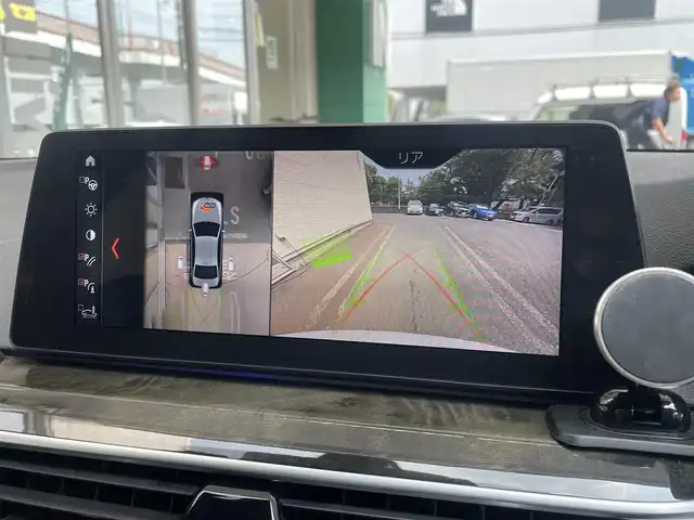 ＢＭＷ ５３０ｅ Mスポーツアイパフォーマンス 埼玉県 2018(平30)年 6.5万km アルピンホワイトⅢ /サンルーフ//純正HDDナビ//フルセグTV//全方位モニター//CD/DVD/Bluetooth//黒レザーシート//前2席パワーシート//前2席シートヒーター//アダプティブクルーズコントロール//ミラー一体型ETC//スマートキー×2//LEDヘッドライト/LEDフォグ//衝突軽減ブレーキ//車線逸脱警告//車線変更警告//W.サイド.カーテンエアバッグ//ABS/横滑り防止装置//ドライブレコーダー//スモークフィルム//純正19インチAW//車高調（KW)//各部カーボン仕様/(リヤスポ/サイドエアロ/ルーフ/Fグリル等)//新車時保証書//取扱説明書