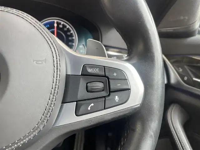 ＢＭＷ ５３０ｅ Mスポーツアイパフォーマンス 埼玉県 2018(平30)年 6.5万km アルピンホワイトⅢ /サンルーフ//純正HDDナビ//フルセグTV//全方位モニター//CD/DVD/Bluetooth//黒レザーシート//前2席パワーシート//前2席シートヒーター//アダプティブクルーズコントロール//ミラー一体型ETC//スマートキー×2//LEDヘッドライト/LEDフォグ//衝突軽減ブレーキ//車線逸脱警告//車線変更警告//W.サイド.カーテンエアバッグ//ABS/横滑り防止装置//ドライブレコーダー//スモークフィルム//純正19インチAW//車高調（KW)//各部カーボン仕様/(リヤスポ/サイドエアロ/ルーフ/Fグリル等)//新車時保証書//取扱説明書