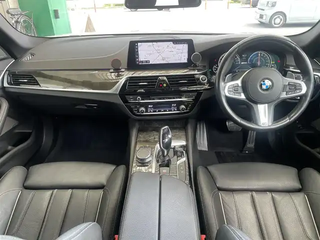 ＢＭＷ ５３０ｅ Mスポーツアイパフォーマンス 埼玉県 2018(平30)年 6.5万km アルピンホワイトⅢ /サンルーフ//純正HDDナビ//フルセグTV//全方位モニター//CD/DVD/Bluetooth//黒レザーシート//前2席パワーシート//前2席シートヒーター//アダプティブクルーズコントロール//ミラー一体型ETC//スマートキー×2//LEDヘッドライト/LEDフォグ//衝突軽減ブレーキ//車線逸脱警告//車線変更警告//W.サイド.カーテンエアバッグ//ABS/横滑り防止装置//ドライブレコーダー//スモークフィルム//純正19インチAW//車高調（KW)//各部カーボン仕様/(リヤスポ/サイドエアロ/ルーフ/Fグリル等)//新車時保証書//取扱説明書