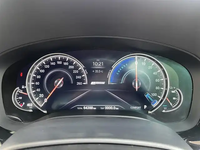 ＢＭＷ ５３０ｅ Mスポーツアイパフォーマンス 埼玉県 2018(平30)年 6.5万km アルピンホワイトⅢ /サンルーフ//純正HDDナビ//フルセグTV//全方位モニター//CD/DVD/Bluetooth//黒レザーシート//前2席パワーシート//前2席シートヒーター//アダプティブクルーズコントロール//ミラー一体型ETC//スマートキー×2//LEDヘッドライト/LEDフォグ//衝突軽減ブレーキ//車線逸脱警告//車線変更警告//W.サイド.カーテンエアバッグ//ABS/横滑り防止装置//ドライブレコーダー//スモークフィルム//純正19インチAW//車高調（KW)//各部カーボン仕様/(リヤスポ/サイドエアロ/ルーフ/Fグリル等)//新車時保証書//取扱説明書