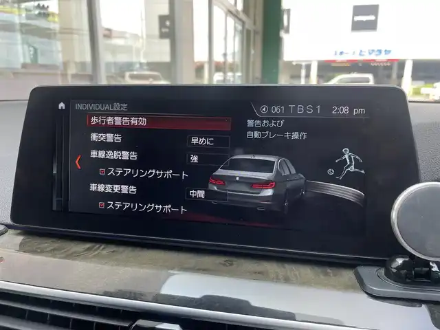 ＢＭＷ ５３０ｅ Mスポーツアイパフォーマンス 埼玉県 2018(平30)年 6.5万km アルピンホワイトⅢ /サンルーフ//純正HDDナビ//フルセグTV//全方位モニター//CD/DVD/Bluetooth//黒レザーシート//前2席パワーシート//前2席シートヒーター//アダプティブクルーズコントロール//ミラー一体型ETC//スマートキー×2//LEDヘッドライト/LEDフォグ//衝突軽減ブレーキ//車線逸脱警告//車線変更警告//W.サイド.カーテンエアバッグ//ABS/横滑り防止装置//ドライブレコーダー//スモークフィルム//純正19インチAW//車高調（KW)//各部カーボン仕様/(リヤスポ/サイドエアロ/ルーフ/Fグリル等)//新車時保証書//取扱説明書