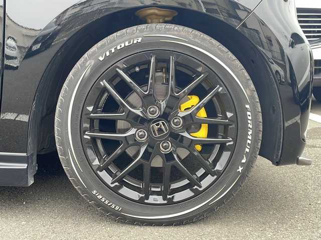 ホンダ Ｎ ＯＮＥ RS 大阪府 2022(令4)年 0.9万km クリスタルブラックパール SPOONマフラー/ローダウン /ルーフ/ドアミラーカバーラッピング/黄色ブレーキキャリパー/ホンダセンシング/レーダークルーズコントロール/コーナーセンサー/レーンキープアシスト/純正ナビ/フルセグTV/CD/DVD/BT/USB/バックカメラ/シートヒーターD/N席/電子パーキングブレーキ/パドルシフト/革巻きステアリング/ステアリングスイッチ/ドライブレコーダー/LEDヘッドライト/オートライト/ETC