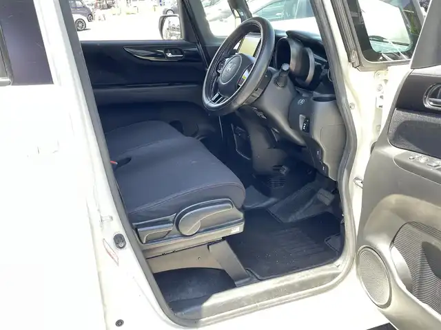 ホンダ Ｎ ＢＯＸ カスタム G Lパッケージ 埼玉県 2016(平28)年 9.4万km プレミアムホワイトパールⅡ (株)IDOMが運営する【じしゃロン川越店】の自社ローン専用車両になります。こちらは現金またはオートローンご利用時の価格です。自社ローンご希望の方は別途その旨お申付け下さい/社外SDナビ　AVN-Z05i/フルセグ/Bluetooth/CD/AM/FM/HDMI/バックカメラ/ツートンルーフ/電動スライドドア/純正１４インチアルミホイール/ビルトインETC/ウインカーミラー/HIDオートライト/フォグ/リアシェード/シートバックテーブル/ステアリングリモコン/純正フロアマット/ドアバイザー/スマートキー（スペア×１）/プッシュスタート/アイドリングストップ/ハンドルカバー/車両取扱説明書/保証書