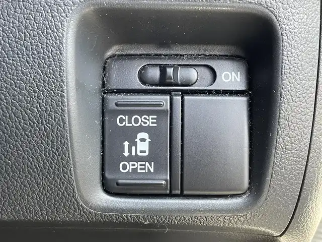 ホンダ Ｎ ＢＯＸ カスタム G Lパッケージ 埼玉県 2016(平28)年 9.4万km プレミアムホワイトパールⅡ (株)IDOMが運営する【じしゃロン川越店】の自社ローン専用車両になります。こちらは現金またはオートローンご利用時の価格です。自社ローンご希望の方は別途その旨お申付け下さい/社外SDナビ　AVN-Z05i/フルセグ/Bluetooth/CD/AM/FM/HDMI/バックカメラ/ツートンルーフ/電動スライドドア/純正１４インチアルミホイール/ビルトインETC/ウインカーミラー/HIDオートライト/フォグ/リアシェード/シートバックテーブル/ステアリングリモコン/純正フロアマット/ドアバイザー/スマートキー（スペア×１）/プッシュスタート/アイドリングストップ/ハンドルカバー/車両取扱説明書/保証書