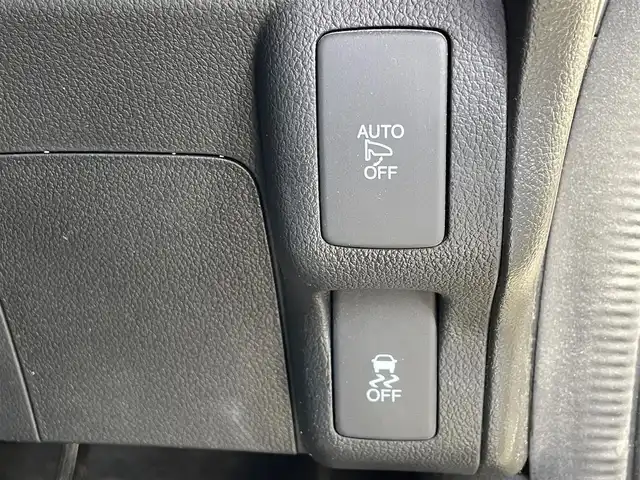 ホンダ Ｎ ＢＯＸ カスタム G Lパッケージ 埼玉県 2016(平28)年 9.4万km プレミアムホワイトパールⅡ (株)IDOMが運営する【じしゃロン川越店】の自社ローン専用車両になります。こちらは現金またはオートローンご利用時の価格です。自社ローンご希望の方は別途その旨お申付け下さい/社外SDナビ　AVN-Z05i/フルセグ/Bluetooth/CD/AM/FM/HDMI/バックカメラ/ツートンルーフ/電動スライドドア/純正１４インチアルミホイール/ビルトインETC/ウインカーミラー/HIDオートライト/フォグ/リアシェード/シートバックテーブル/ステアリングリモコン/純正フロアマット/ドアバイザー/スマートキー（スペア×１）/プッシュスタート/アイドリングストップ/ハンドルカバー/車両取扱説明書/保証書